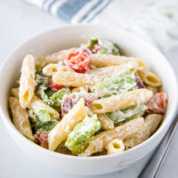 BLT Pasta Salad - Turn the classic BLT sandwich in a pasta salad with a creamy dressing. Great for lunch, dinner, parties, potlucks, or just about anytime.