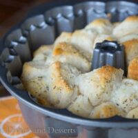 Cheesy Garlic Pull Apart Bread - quick and easy side dish any night of the week {Dinners, Dishes & Desserts}
