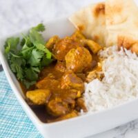Easy Coconut Chicken Curry - a quick and easy chicken curry with coconut milk for creamy and delicious dinner.