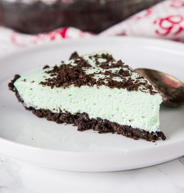 Grasshopper Pie - A light and creamy pie. Chocolate cookie crust, with a creamy mint filling. Super easy no bake pie that is great for the holidays.