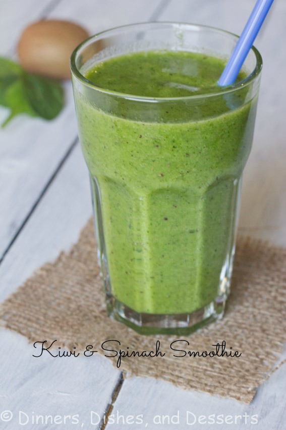 Kiwi Spinach Smoothie | @dinnersdishesanddessert kiwi and spincah smoothie in a cup