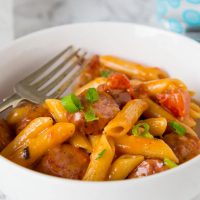 One Pan Cheesy Sausage Pasta - get dinner on the table with these easy pasta recipe. Just one pan, 20 minutes, and you are done!