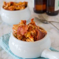 Slow Cooker Pizza Casserole - Who doesn't love pizza? Turn it into a pasta casserole you can make in your crock pot. Dinner the whole family will love!