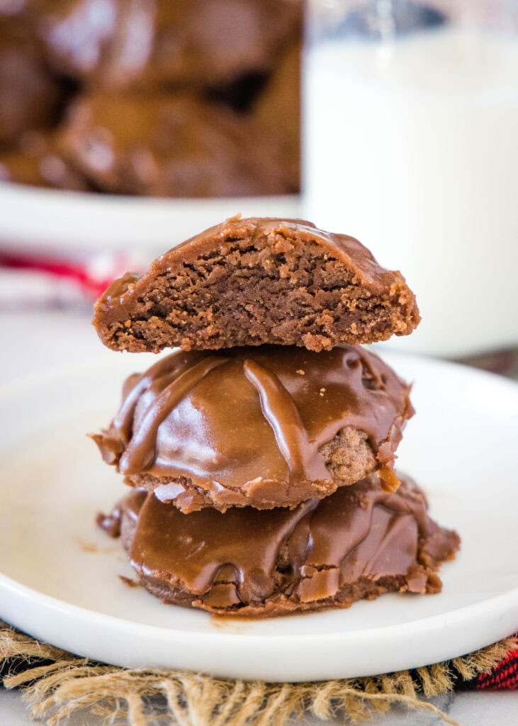stacked cookies with the top one cut in half to see the center