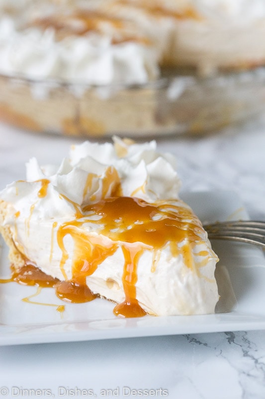 Vanilla Caramel Pie – An easy vanilla cream pie with lots of caramel mixed in. Topped with homemade whipped cream and a caramel drizzle. Great for holiday entertaining!